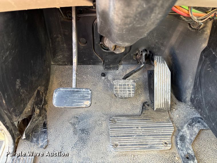 image for item DT4968 2007 Mack 600 semi truck