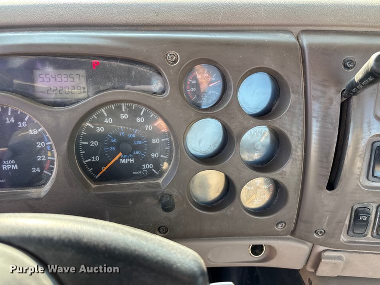 image for item DT4968 2007 Mack 600 semi truck