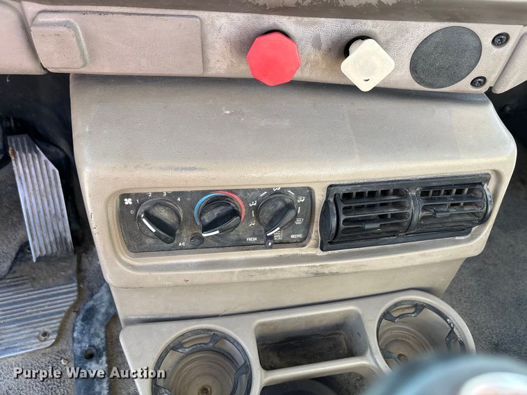 image for item DT4968 2007 Mack 600 semi truck