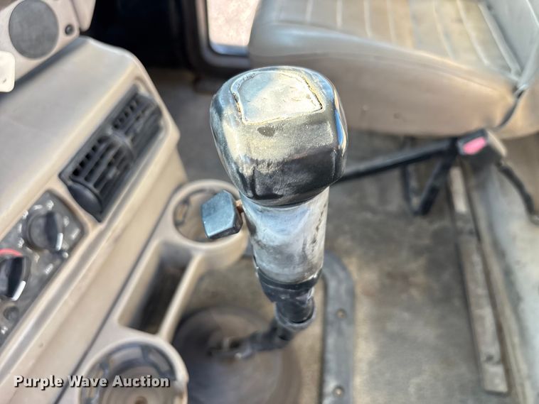 image for item DT4968 2007 Mack 600 semi truck