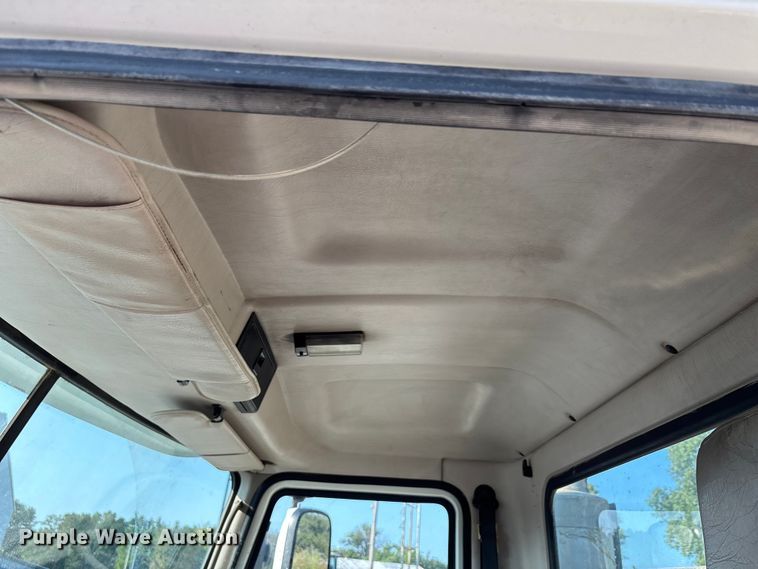 image for item DT4968 2007 Mack 600 semi truck