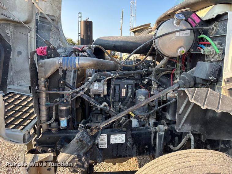 image for item DT4968 2007 Mack 600 semi truck