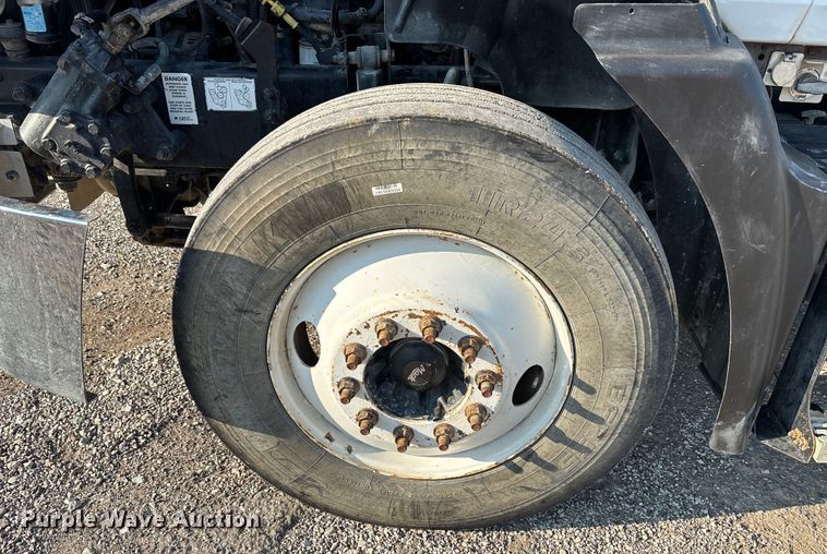 image for item DT4968 2007 Mack 600 semi truck