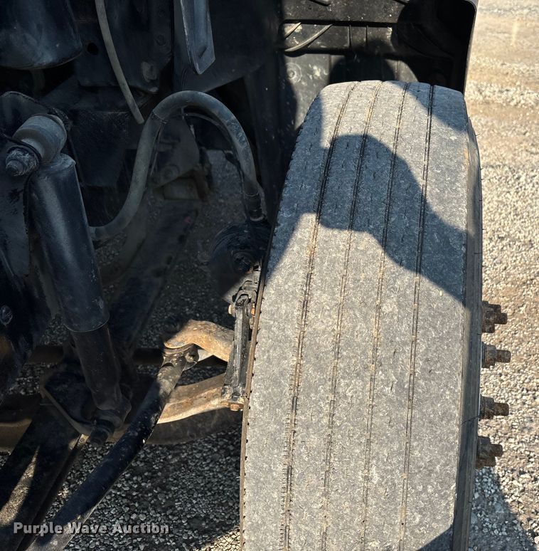 image for item DT4968 2007 Mack 600 semi truck