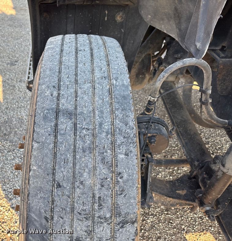 image for item DT4968 2007 Mack 600 semi truck