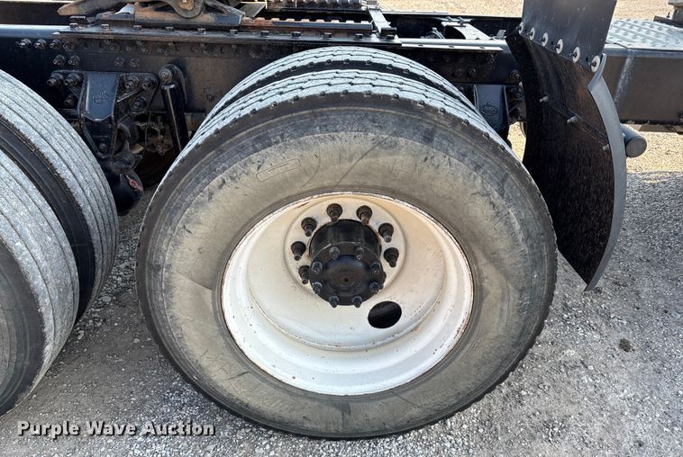 image for item DT4968 2007 Mack 600 semi truck