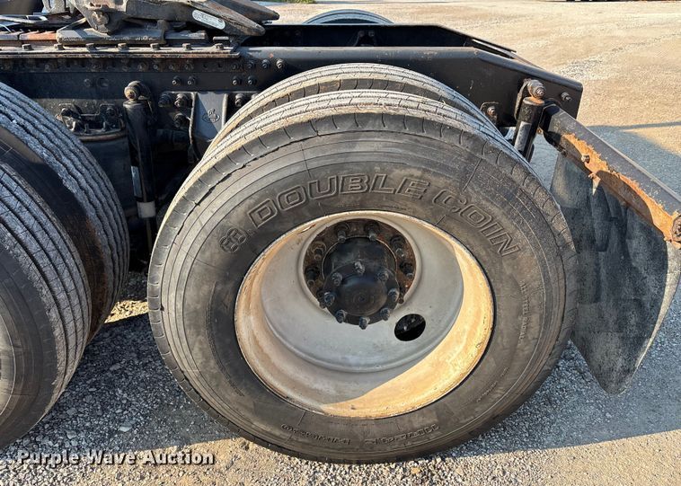 image for item DT4968 2007 Mack 600 semi truck