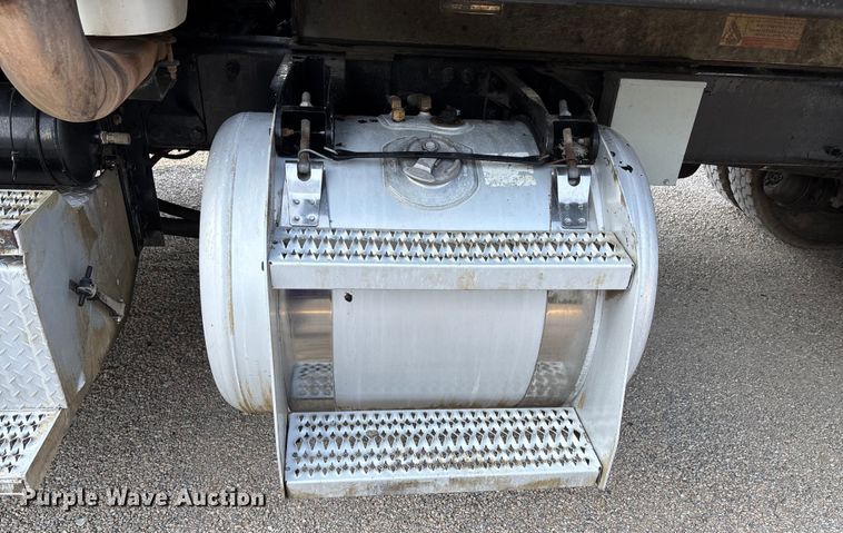 image for item DT4970 2012 Peterbilt 388 dump truck