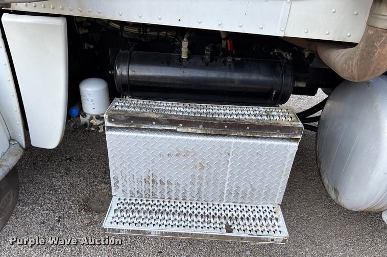 image for item DT4970 2012 Peterbilt 388 dump truck