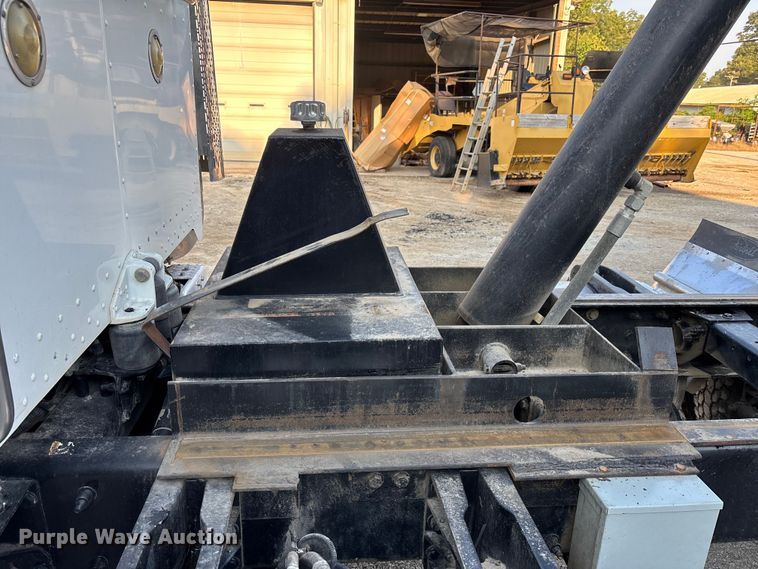 image for item DT4970 2012 Peterbilt 388 dump truck