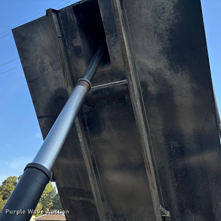 image for item DT4970 2012 Peterbilt 388 dump truck