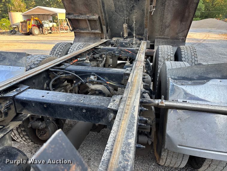 image for item DT4970 2012 Peterbilt 388 dump truck