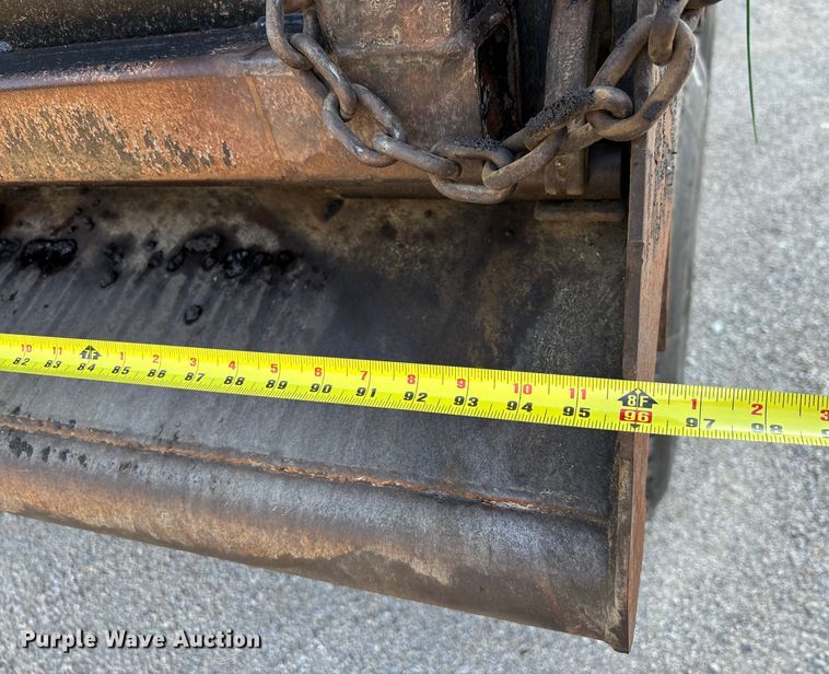 image for item DT4970 2012 Peterbilt 388 dump truck