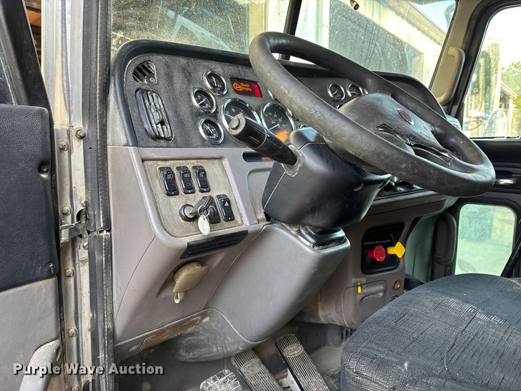 image for item DT4970 2012 Peterbilt 388 dump truck