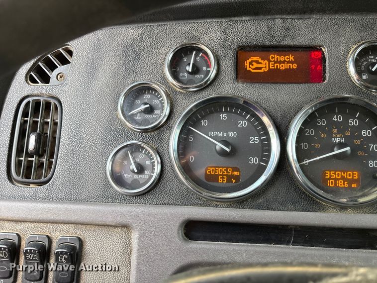 image for item DT4970 2012 Peterbilt 388 dump truck