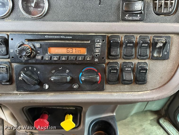 image for item DT4970 2012 Peterbilt 388 dump truck