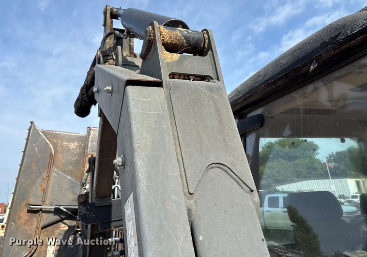 image for item DT4972 Kubota M108S MFWD tractor