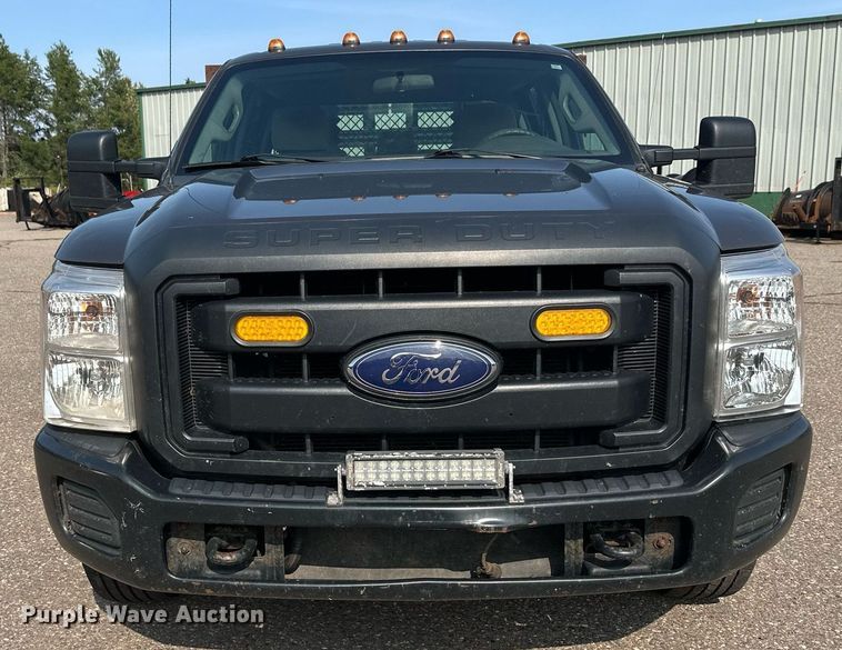 image for item DT6304 2015 Ford F350 Super Duty  Crew Cab flatbed pickup truck