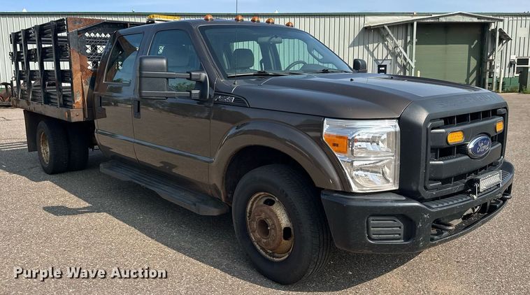 image for item DT6304 2015 Ford F350 Super Duty  Crew Cab flatbed pickup truck