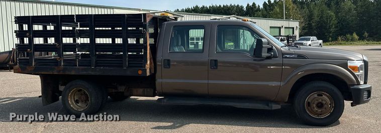 image for item DT6304 2015 Ford F350 Super Duty  Crew Cab flatbed pickup truck