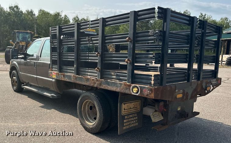 image for item DT6304 2015 Ford F350 Super Duty  Crew Cab flatbed pickup truck