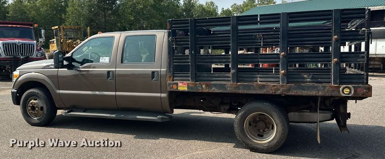 image for item DT6304 2015 Ford F350 Super Duty  Crew Cab flatbed pickup truck