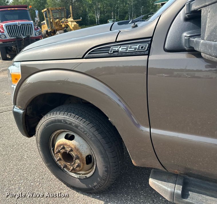 image for item DT6304 2015 Ford F350 Super Duty  Crew Cab flatbed pickup truck