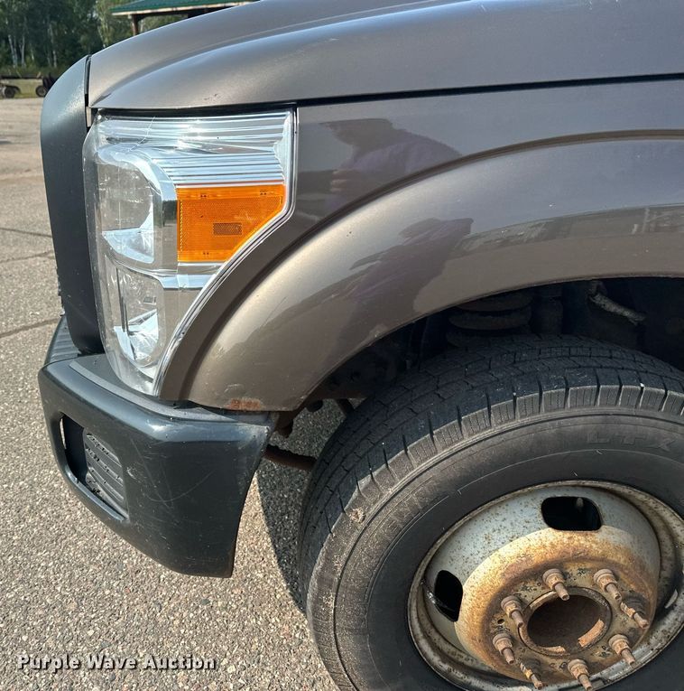 image for item DT6304 2015 Ford F350 Super Duty  Crew Cab flatbed pickup truck