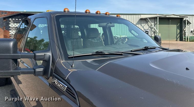 image for item DT6304 2015 Ford F350 Super Duty  Crew Cab flatbed pickup truck