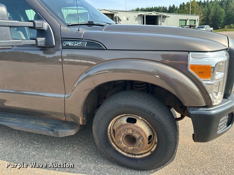 image for item DT6304 2015 Ford F350 Super Duty  Crew Cab flatbed pickup truck
