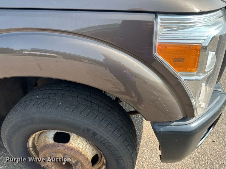 image for item DT6304 2015 Ford F350 Super Duty  Crew Cab flatbed pickup truck