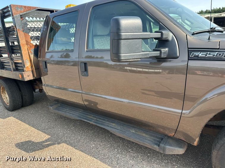 image for item DT6304 2015 Ford F350 Super Duty  Crew Cab flatbed pickup truck