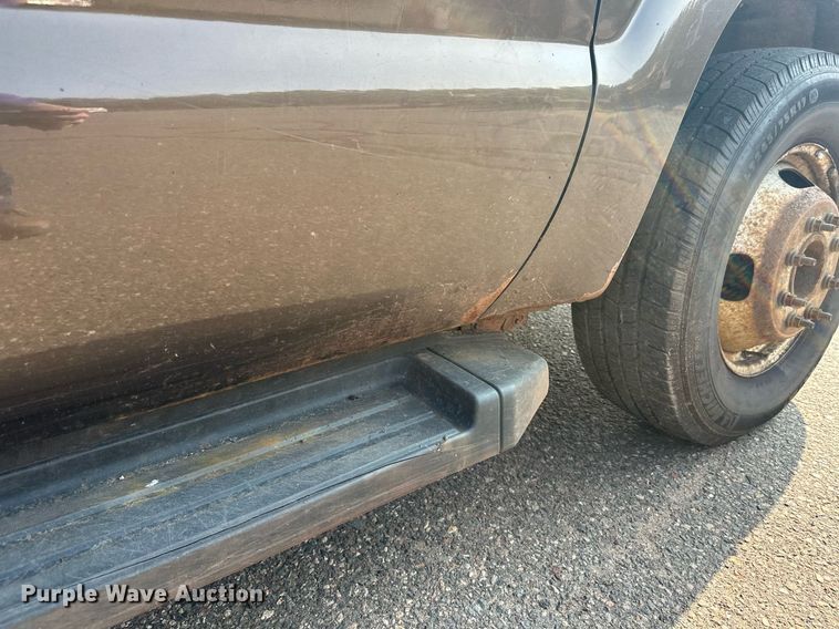 image for item DT6304 2015 Ford F350 Super Duty  Crew Cab flatbed pickup truck