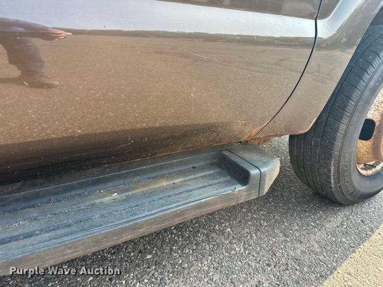 image for item DT6304 2015 Ford F350 Super Duty  Crew Cab flatbed pickup truck