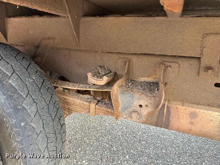 image for item DT6304 2015 Ford F350 Super Duty  Crew Cab flatbed pickup truck