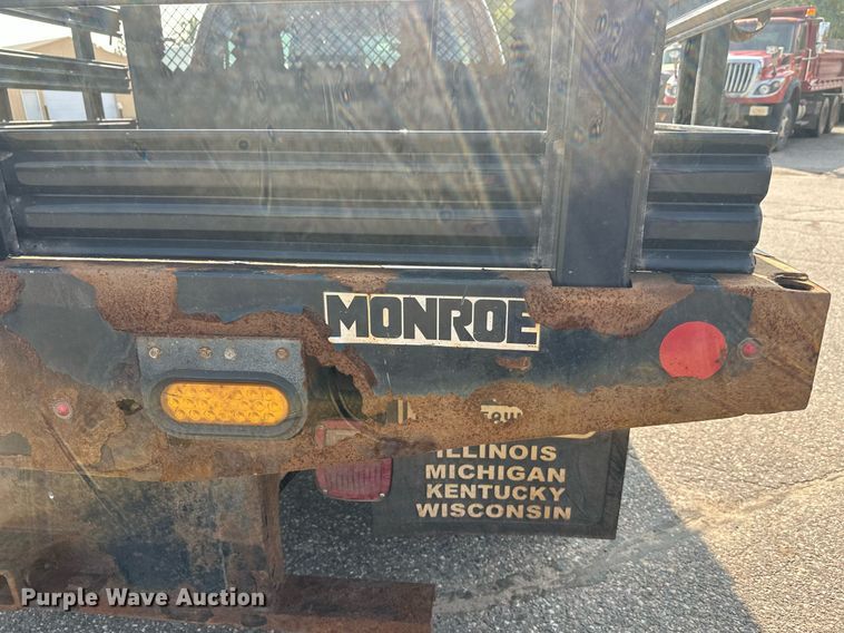 image for item DT6304 2015 Ford F350 Super Duty  Crew Cab flatbed pickup truck