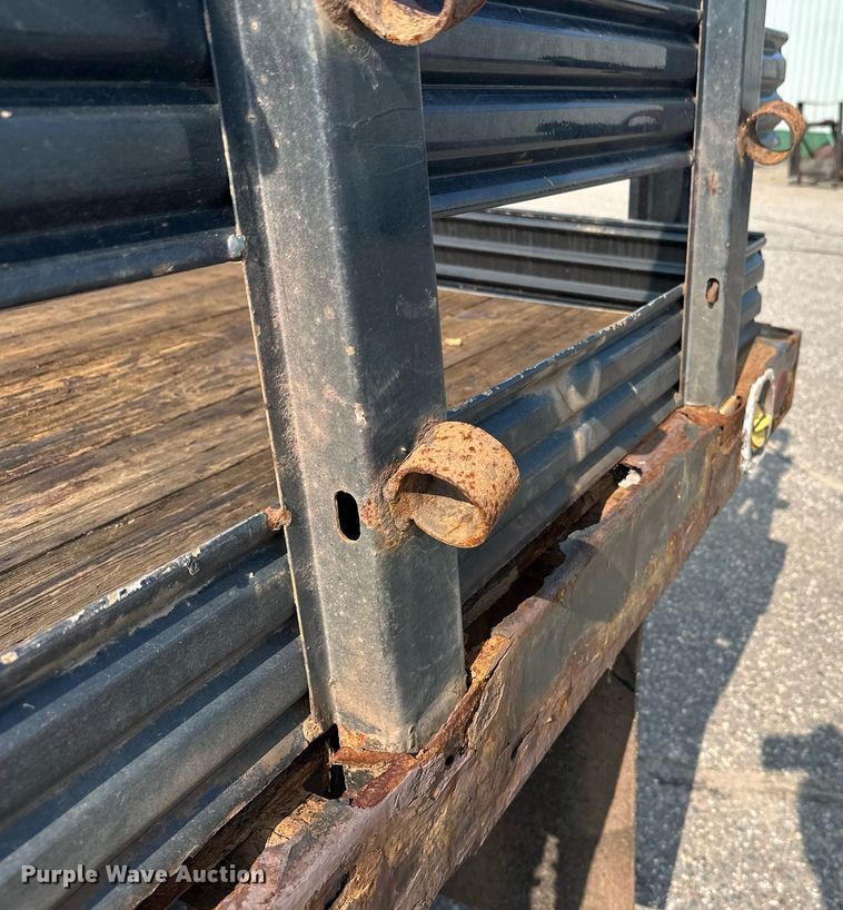 image for item DT6304 2015 Ford F350 Super Duty  Crew Cab flatbed pickup truck