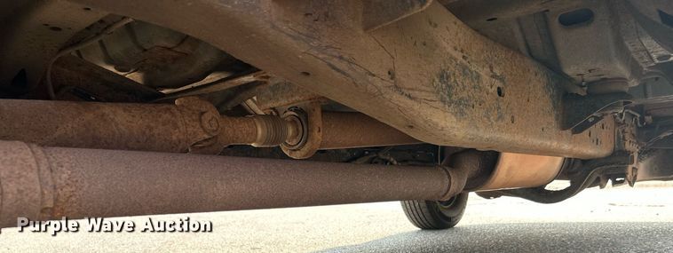 image for item DT6304 2015 Ford F350 Super Duty  Crew Cab flatbed pickup truck