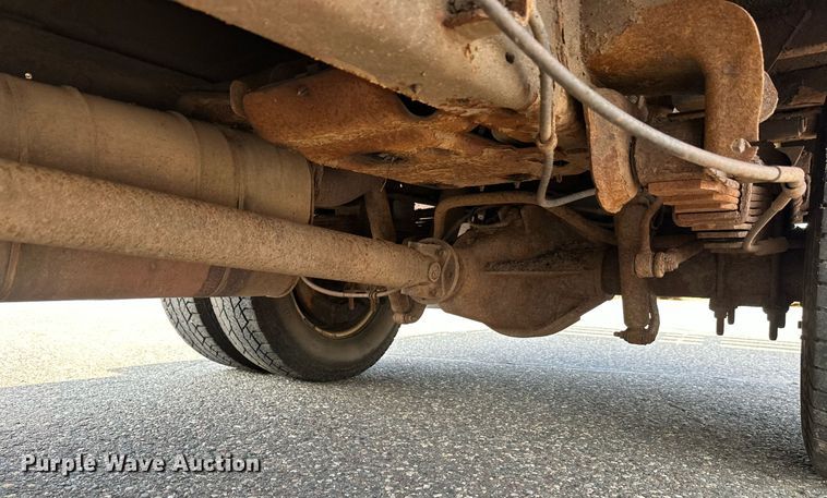 image for item DT6304 2015 Ford F350 Super Duty  Crew Cab flatbed pickup truck