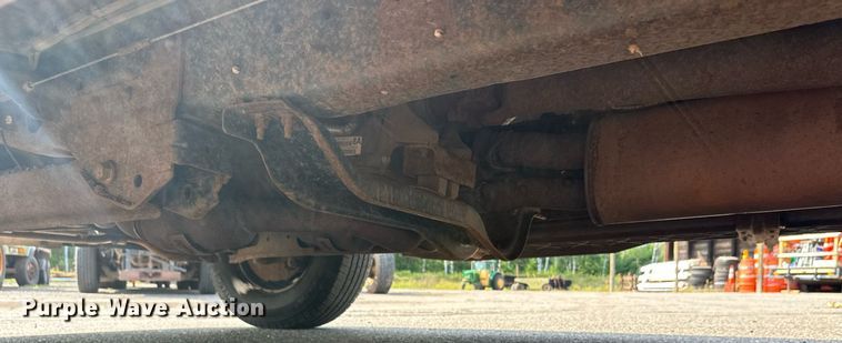 image for item DT6304 2015 Ford F350 Super Duty  Crew Cab flatbed pickup truck