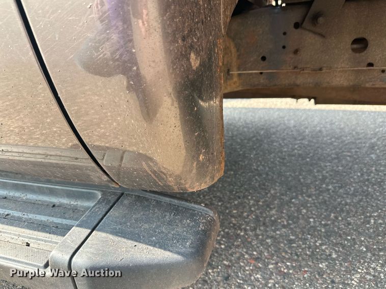 image for item DT6304 2015 Ford F350 Super Duty  Crew Cab flatbed pickup truck