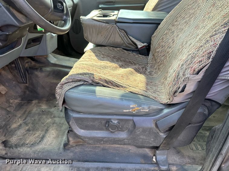 image for item DT6304 2015 Ford F350 Super Duty  Crew Cab flatbed pickup truck