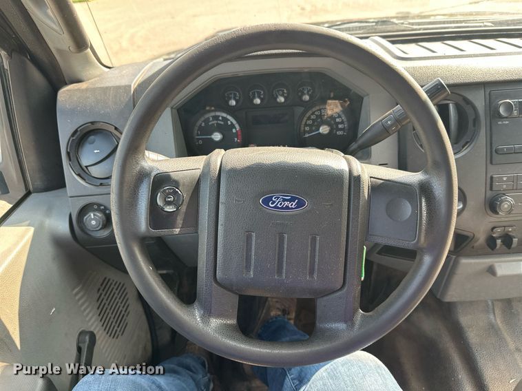 image for item DT6304 2015 Ford F350 Super Duty  Crew Cab flatbed pickup truck