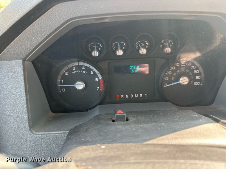 image for item DT6304 2015 Ford F350 Super Duty  Crew Cab flatbed pickup truck