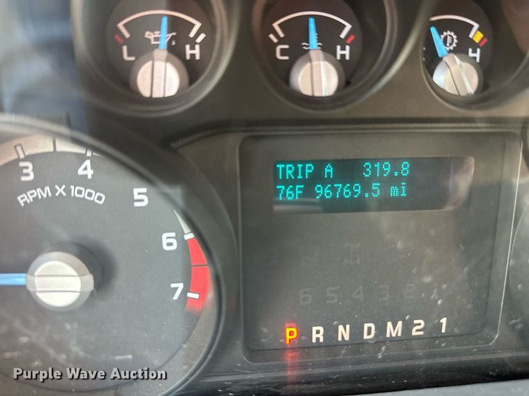 image for item DT6304 2015 Ford F350 Super Duty  Crew Cab flatbed pickup truck