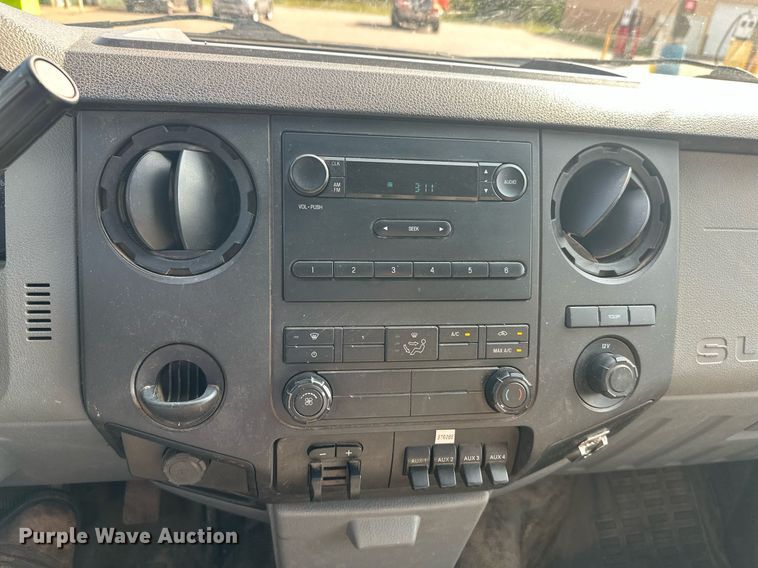 image for item DT6304 2015 Ford F350 Super Duty  Crew Cab flatbed pickup truck