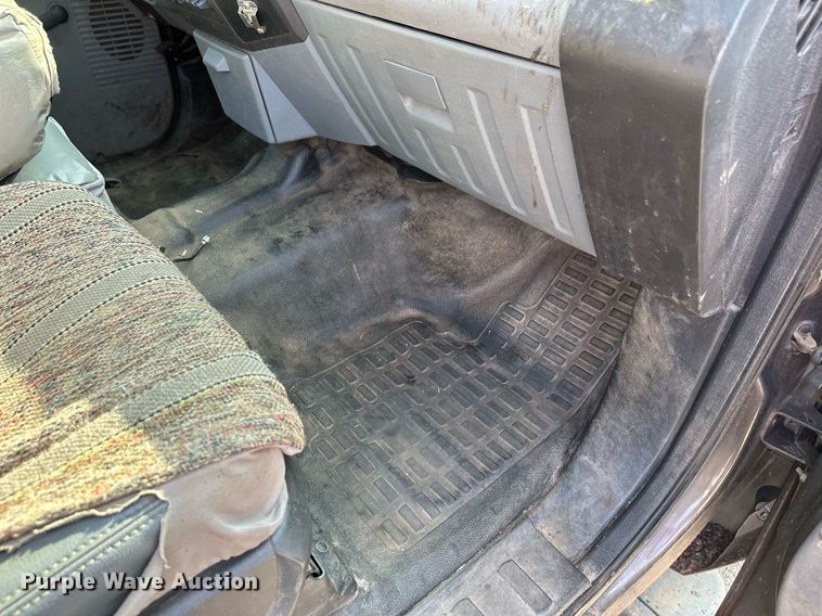 image for item DT6304 2015 Ford F350 Super Duty  Crew Cab flatbed pickup truck