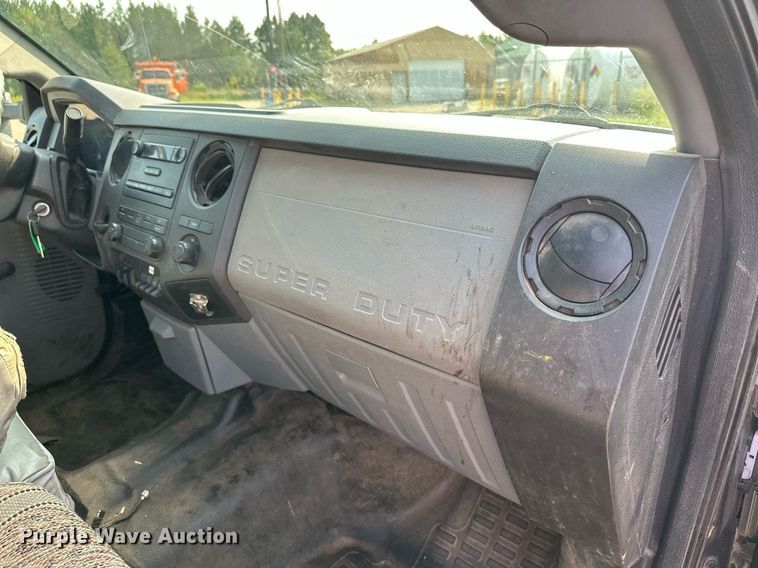 image for item DT6304 2015 Ford F350 Super Duty  Crew Cab flatbed pickup truck