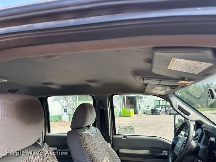 image for item DT6304 2015 Ford F350 Super Duty  Crew Cab flatbed pickup truck