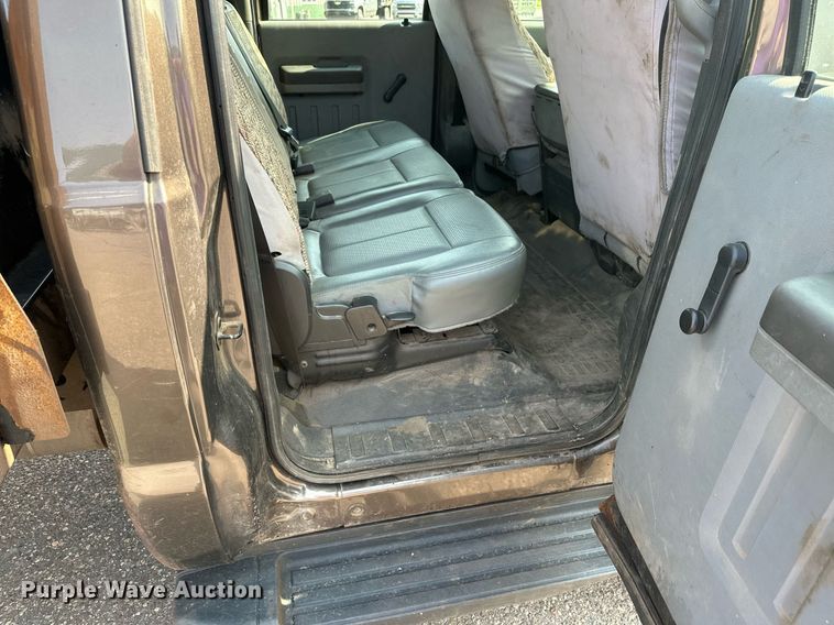 image for item DT6304 2015 Ford F350 Super Duty  Crew Cab flatbed pickup truck